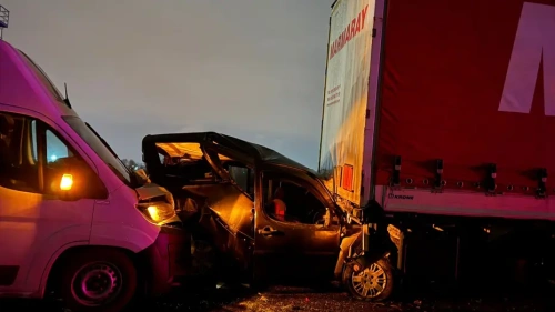 Anadolu Otoyolu'nda zincirleme kaza: 16 araç birbirine girdi, 4'ü ağır 6 yaralı