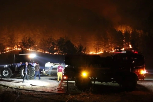 Antalya, Muğla ve Aydın’da orman yangınları: Alevler evlere sıçradı