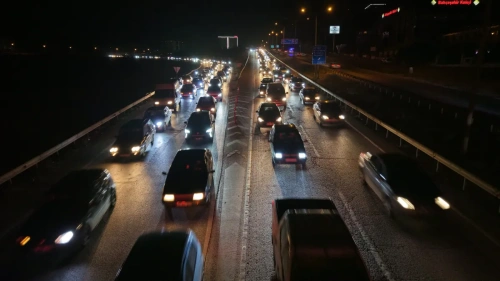 Ara tatil sonu dönüş yoğunluğu: Kırıkkale'de trafik kilitlendi