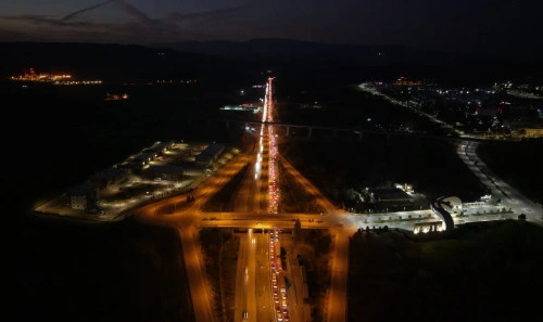 Ara tatil sonu dönüş yoğunluğu: Kırıkkale'de trafik kilitlendi