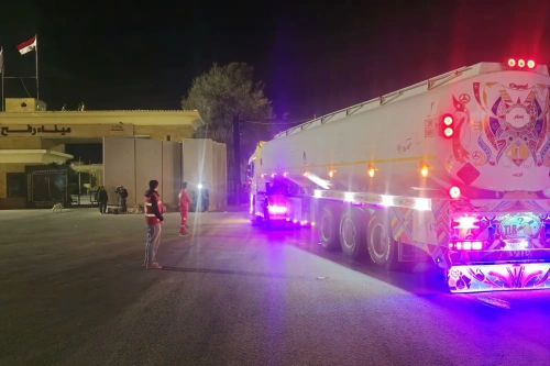 Ateşkes sonrası Gazze'ye insani yardım tırları geçmeye başladı