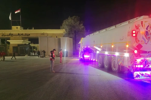 Ateşkes sonrası Gazze'ye insani yardım tırları geçmeye başladı