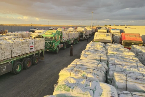 Ateşkes sonrası Gazze'ye insani yardım tırları geçmeye başladı