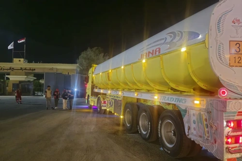 Ateşkes sonrası Gazze'ye insani yardım tırları geçmeye başladı