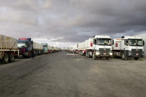 Ateşkes sonrası Gazze'ye insani yardım tırları geçmeye başladı