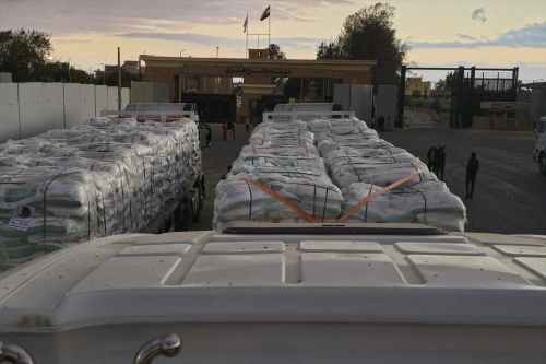 Ateşkes sonrası Gazze'ye insani yardım tırları geçmeye başladı