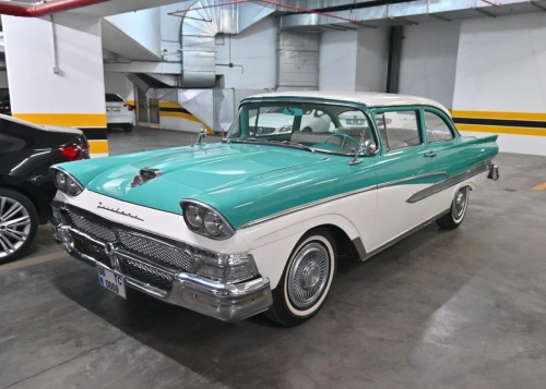 Bahçeli'den MYK Üyesi Teoman'a özel hediye: 1958 model Ford Fairlane