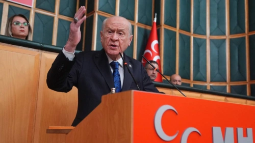 Bahçeli'den Venezuela operasyonuna sert tepki: Lanetliyorum