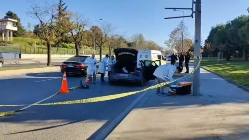 Bakırköy'de silahlı saldırı: Sürücü araçta öldürüldü