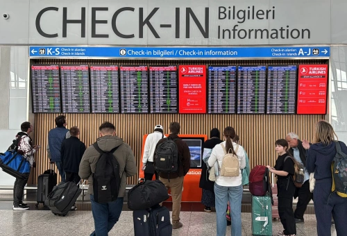 Bayram tatili başladı, havalimanları dolup taştı