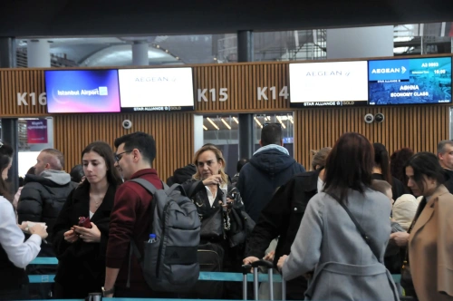 Bayram tatili başladı, havalimanları dolup taştı