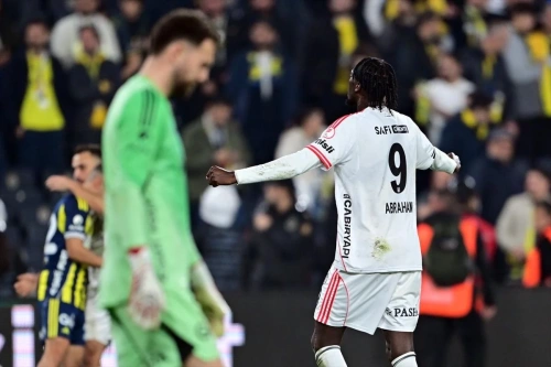 Beşiktaş, Fenerbahçe'yi son anda devirdi: 2-1