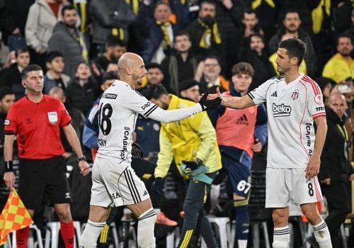 Beşiktaş, Fenerbahçe'yi son anda devirdi: 2-1