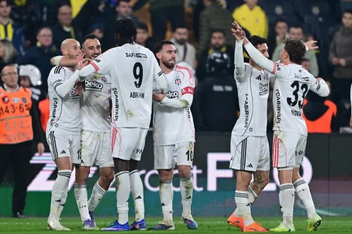 Beşiktaş, Fenerbahçe'yi son anda devirdi: 2-1
