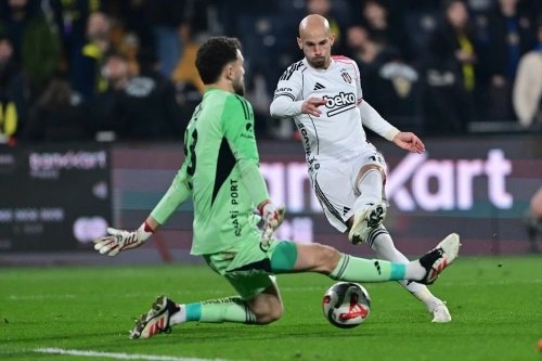 Beşiktaş, Fenerbahçe'yi son anda devirdi: 2-1