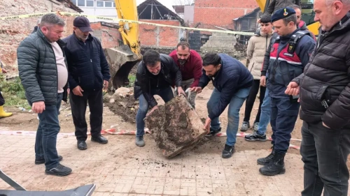 Bursa'da inşaat kazısında tarihi mezarlar ve insan kemikleri bulundu