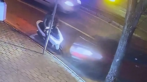 Bursa'da trafik kazası: Panik yapan sürücü 2 kişiyi yaraladı