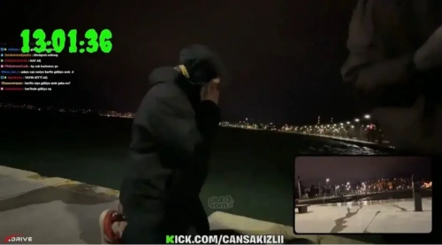 Can Sakızlı canlı yayında denize düşen kadını kurtardı