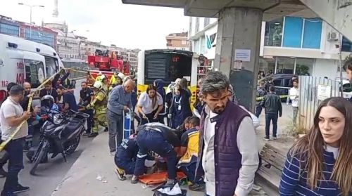 Çekmeköy'de feci kaza! İETT otobüsü durağa daldı: 1 ölü, 4 yaralı