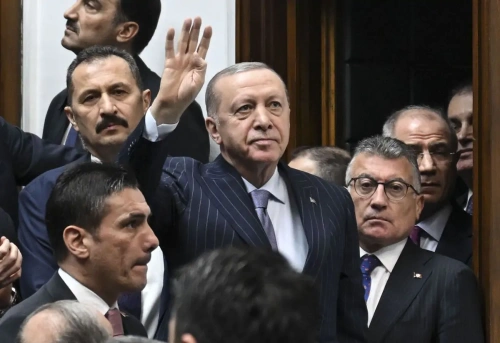 CHP'den AK Parti'ye transfer iddiası: Üç belediye başkanı masada