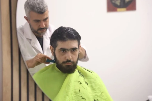 Deprem travması yaşayan genç, üç yıl sonra ilk kez banyo yaptı