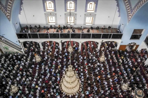 Diyanet'ten yılın son hutbesinde yılbaşı uyarısı: Alkol ve piyangodan uzak durun