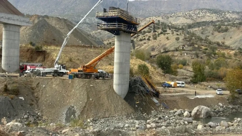 Diyarbakır Kulp'ta iskele çöktü: 4 işçi hayatını kaybetti
