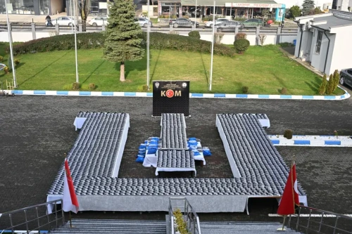 Düzce'de dev silah operasyonu: Otobüste 46 bin parça ele geçirildi