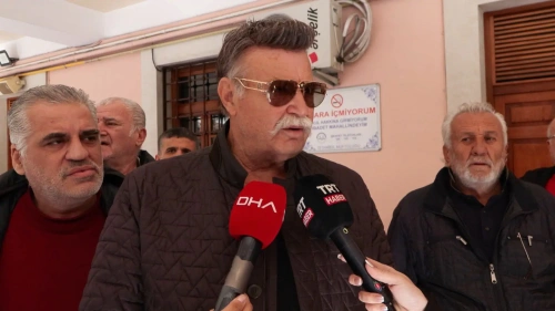 Engin Çağlar'ın cenazesinde skandal: Tabut başında selfie kuyruğu