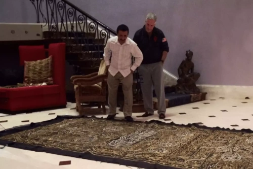 Epstein dosyalarında şok detay: Kâbe örtüsü evinde halı olarak kullanılmış