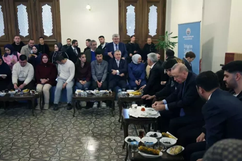 Erdoğan gençlerle buluştu: Silahlar yakılıyor, huzur var