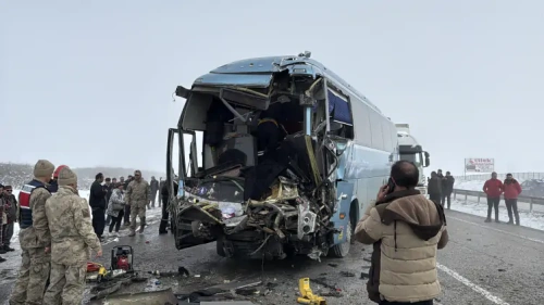 Erzurum'da sis felakete yol açtı: Aynı yolda iki zincirleme kaza, 1 ölü 31 yaralı