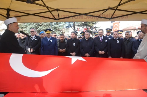 Eşinden oğluna: Senin baban kahraman, dik tut başını