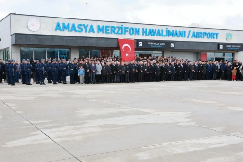 Eşinden oğluna: Senin baban kahraman, dik tut başını