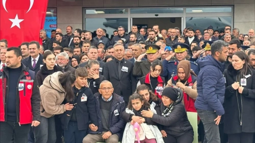 Eşinden oğluna: Senin baban kahraman, dik tut başını