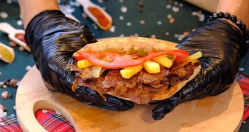 Fahiş döner fiyatı sosyal medyayı karıştırdı: Restoran indirime gitti