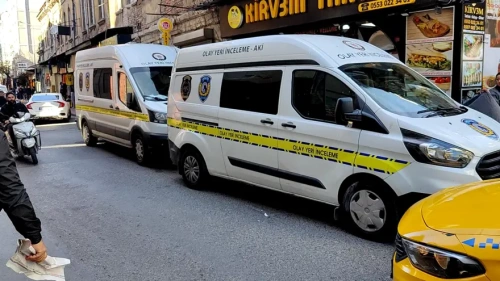 Fatih'teki otelde iki turist daha zehirlenme şüphesiyle hastaneye kaldırıldı