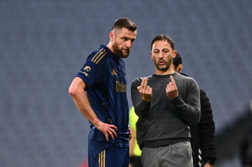 Fenerbahçe, Eyüpspor deplasmanında 3-0 kazandı ve liderliğe yükseldi