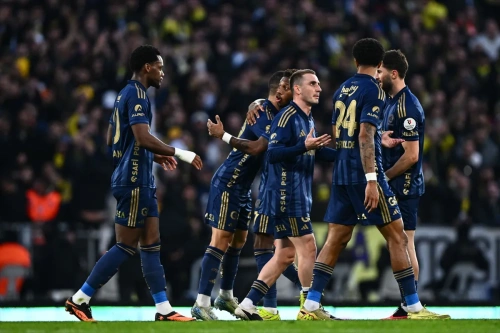 Fenerbahçe, Eyüpspor deplasmanında 3-0 kazandı ve liderliğe yükseldi