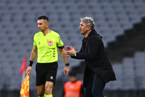 Fenerbahçe, Eyüpspor deplasmanında 3-0 kazandı ve liderliğe yükseldi