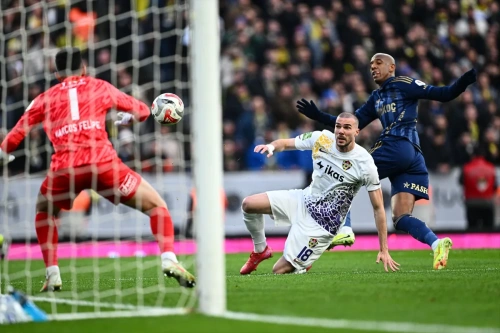 Fenerbahçe, Eyüpspor deplasmanında 3-0 kazandı ve liderliğe yükseldi