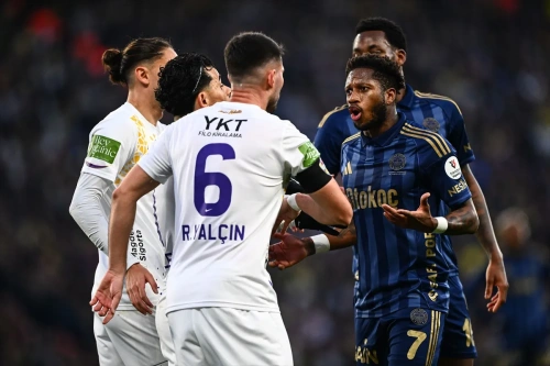 Fenerbahçe, Eyüpspor deplasmanında 3-0 kazandı ve liderliğe yükseldi