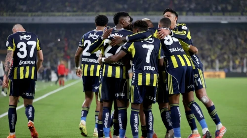 Fenerbahçe, Kayserispor'u 4-2 yenerek liderle arayı kapattı