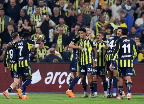 Fenerbahçe, Kayserispor'u 4-2 yenerek liderle arayı kapattı