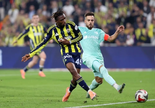 Fenerbahçe, Kayserispor'u 4-2 yenerek liderle arayı kapattı
