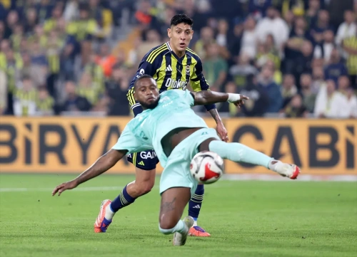 Fenerbahçe, Kayserispor'u 4-2 yenerek liderle arayı kapattı