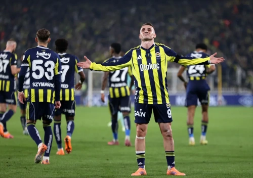 Fenerbahçe, Kayserispor'u 4-2 yenerek liderle arayı kapattı