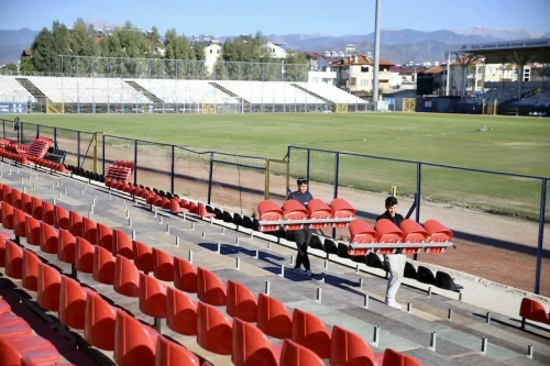 Fethiye Stadı'nda Galatasaray maçı için 3 bin kişilik portatif tribün kuruluyor