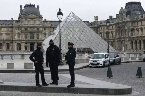 Film gibi soygun Fransa'yı sarstı: Louvre'dan 7 dakikada nasıl mücevher çaldılar?