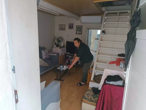 Foça'da şiddetli sağanak: Yollar göle döndü, evler su altında